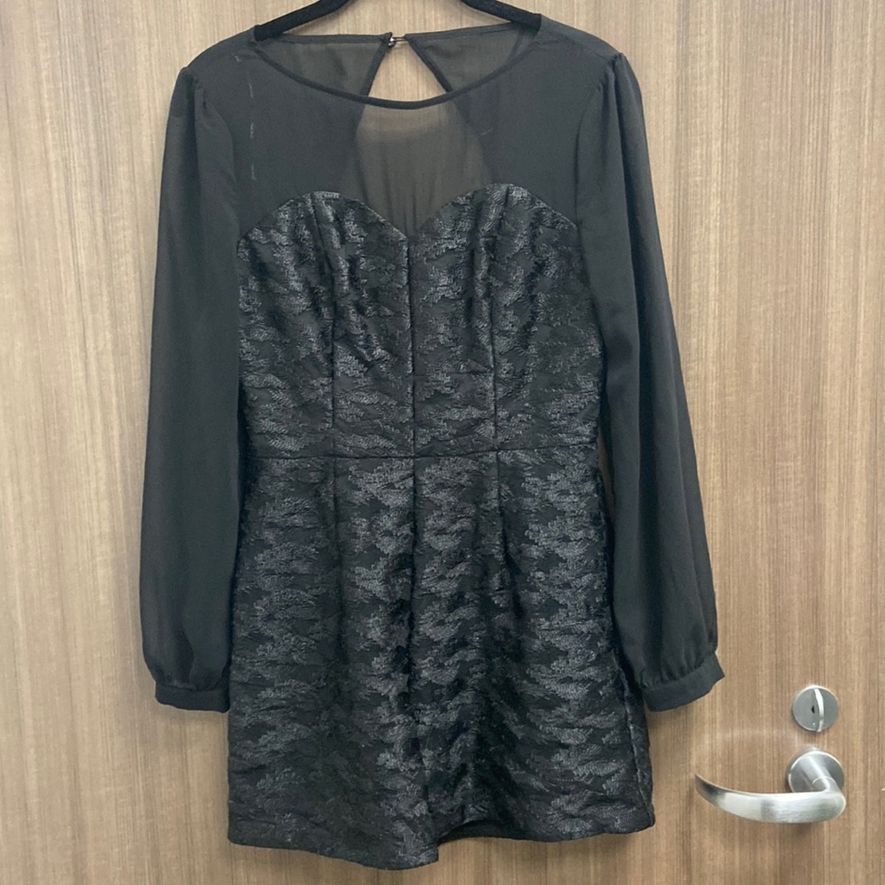 Nikibiki Black short jumper. Shear top and arms with pattered body